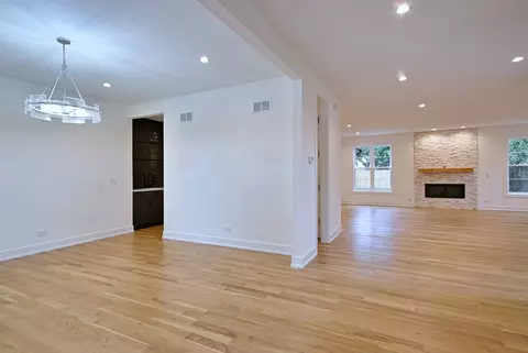 Living - 310 N Nottingham Ave, Glenview, IL 60025 photo 3 of 12