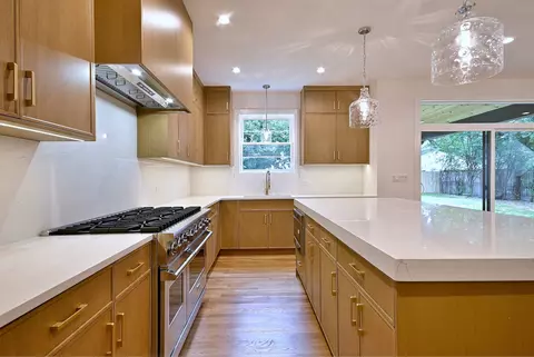 Kitchen - 310 N Nottingham Ave, Glenview, IL 60025 photo 9 of 13