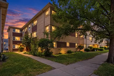5547 W Higgins Ave #2A, Chicago, IL 60630