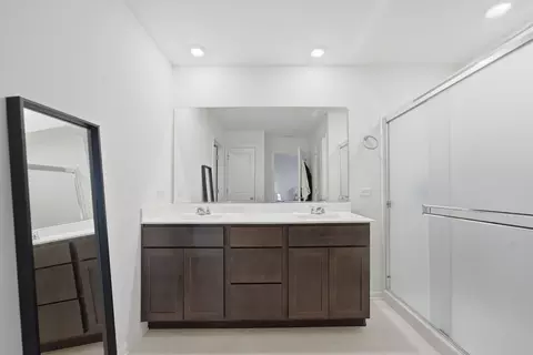 Bath - 25501 W Cerena Cir, Plainfield, IL 60586 photo 1 of 2