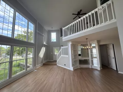 Living - 4806 Turnberry Dr, Hoffman Estates, IL 60010 photo 2 of 7