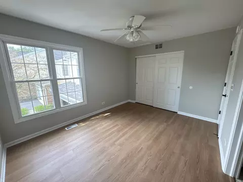 Bedroom - 4806 Turnberry Dr, Hoffman Estates, IL 60010 photo 4 of 5
