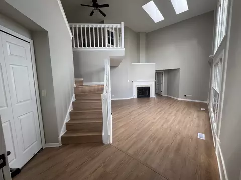 Living - 4806 Turnberry Dr, Hoffman Estates, IL 60010 photo 3 of 7