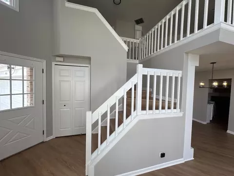 Entry Way - 4806 Turnberry Dr, Hoffman Estates, IL 60010 photo 1 of 2