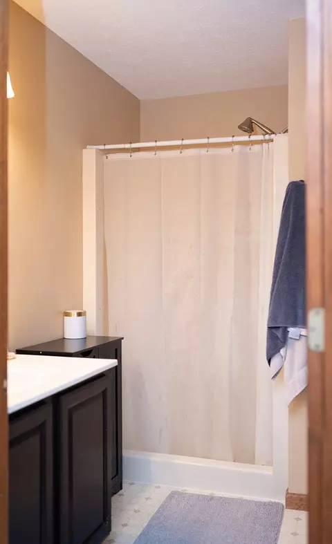 Bath - 917 Eddy Rd, Bloomington, IL 61704 photo 1 of 6