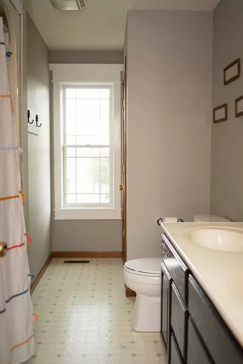 Bath - 917 Eddy Rd, Bloomington, IL 61704 photo 4 of 6