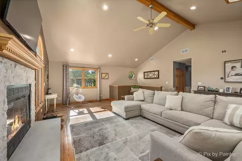 Living - 2116 N Pebble Dr, Mchenry, IL 60051 photo 3 of 4
