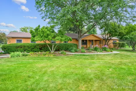 Exterior - 2116 N Pebble Dr, Mchenry, IL 60051 photo 8 of 10