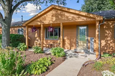 Exterior - 2116 N Pebble Dr, Mchenry, IL 60051 photo 2 of 10