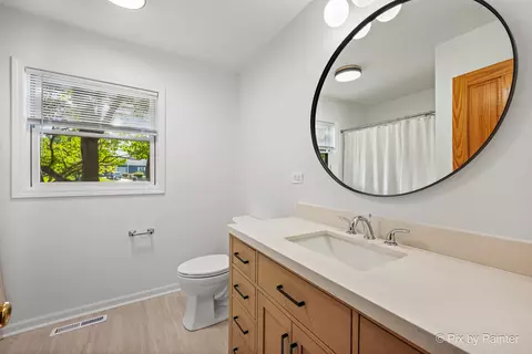 Bath - 2116 N Pebble Dr, Mchenry, IL 60051 photo 1 of 3