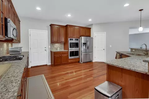 Kitchen - 16332 Spring Creek Ln, Plainfield, IL 60586 photo 3 of 4