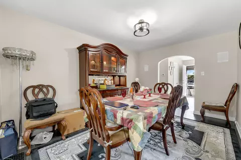 Dining - 16962 Page Ave, Hazel Crest, IL 60429 photo 2 of 2