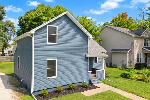 Exterior - 406 E Willow St, Normal, IL 61761 photo 3 of 7
