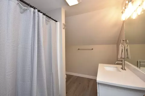 Bath - 406 E Willow St, Normal, IL 61761 photo 4 of 5