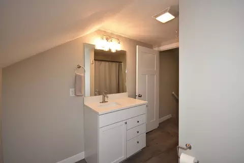 Bath - 406 E Willow St, Normal, IL 61761 photo 3 of 5