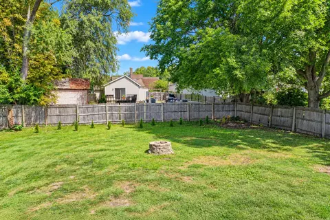 Exterior - 406 E Willow St, Normal, IL 61761 photo 6 of 7