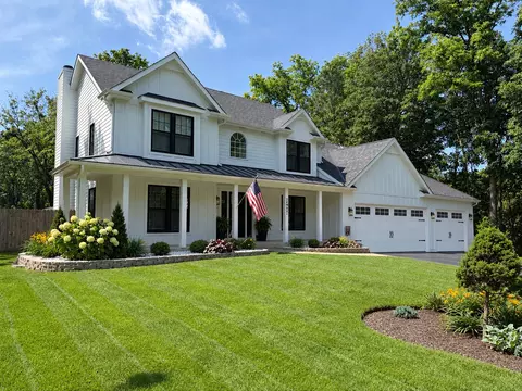 28 W031 Greenview Ave, Warrenville, IL 60555