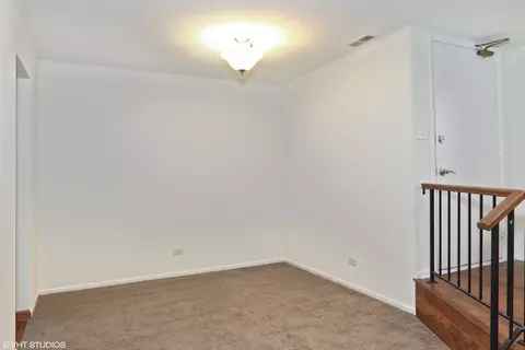 Dining - 337 Springlake Ln #D, Aurora, IL 60504 photo 2 of 2