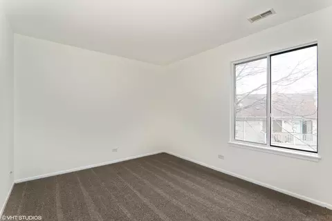 Bedroom - 337 Springlake Ln #D, Aurora, IL 60504 photo 3 of 5