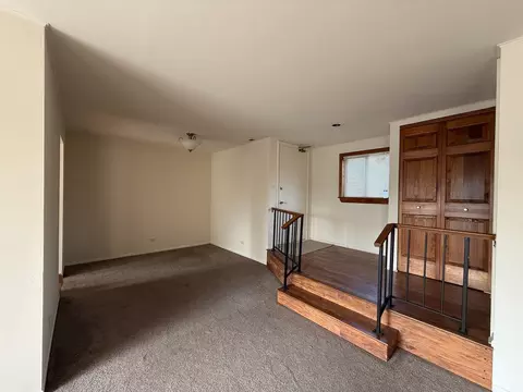Living - 337 Springlake Ln #D, Aurora, IL 60504 photo 1 of 2