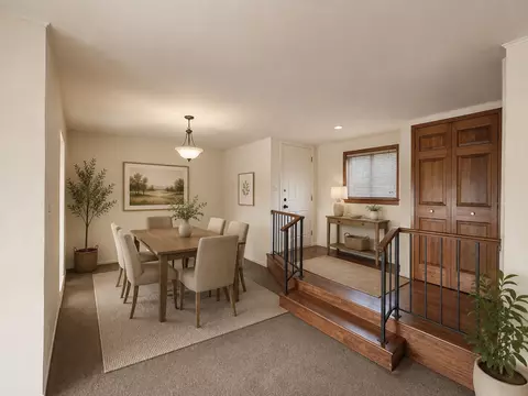 Dining - 337 Springlake Ln #D, Aurora, IL 60504 photo 1 of 2