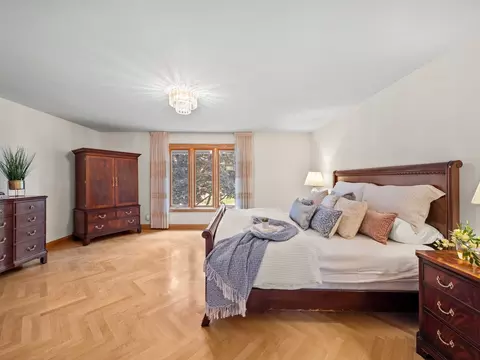 Bedroom - 2334 Phillips Dr, Glenview, IL 60026 photo 2 of 4