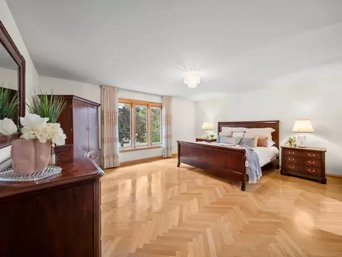 Bedroom - 2334 Phillips Dr, Glenview, IL 60026 photo 1 of 4