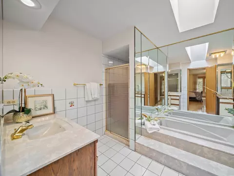 Bath - 2334 Phillips Dr, Glenview, IL 60026 photo 5 of 6