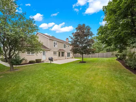 Exterior - 2334 Phillips Dr, Glenview, IL 60026 photo 4 of 5