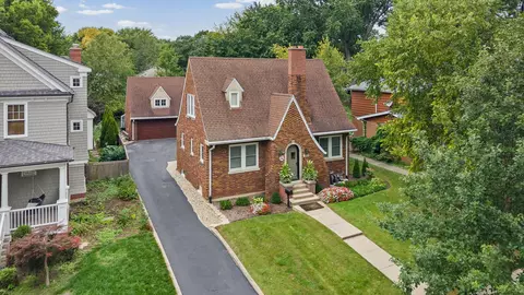 227 2nd Ave, Libertyville, IL 60048
