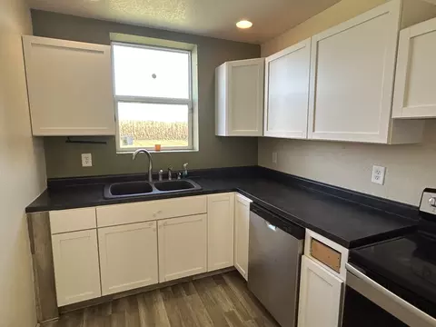 Kitchen - 11014 E 1500 North Rd, Fairmount, IL 61841 photo 7 of 7