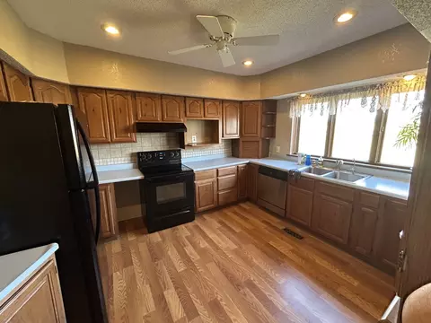 Kitchen - 11014 E 1500 North Rd, Fairmount, IL 61841 photo 4 of 7