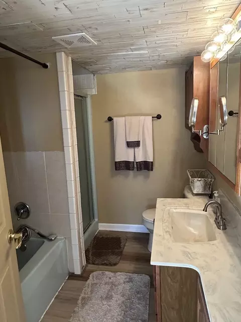 Bath - 11014 E 1500 North Rd, Fairmount, IL 61841 photo 1 of 3