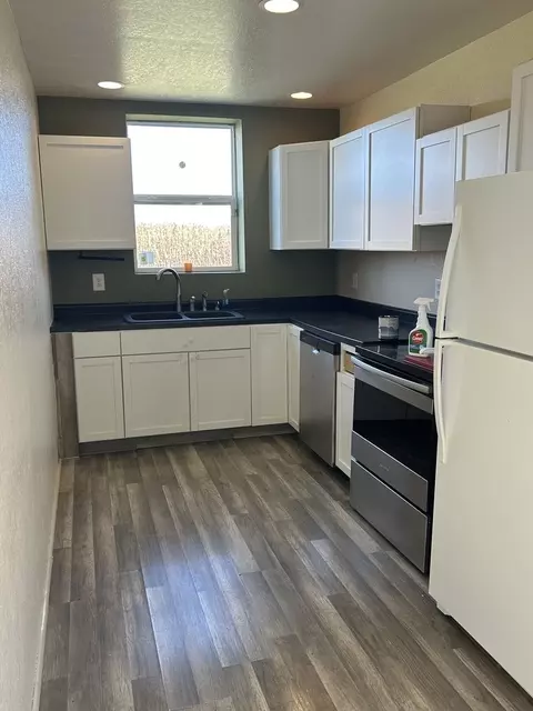 Kitchen - 11014 E 1500 North Rd, Fairmount, IL 61841 photo 5 of 7