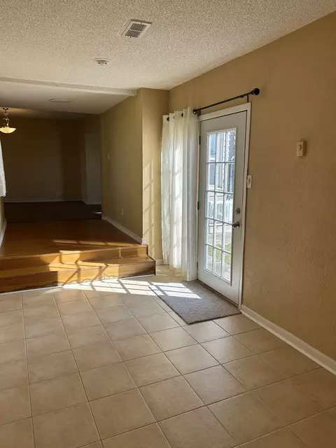Entry Way - 11014 E 1500 North Rd, Fairmount, IL 61841 photo 3 of 10
