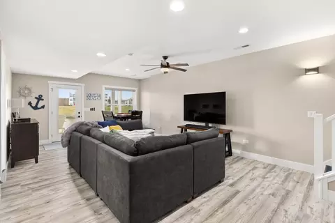 Living - 41 Great Loop Dr, Ottawa, IL 61350 photo 4 of 5