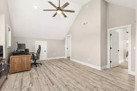 Entry Way - 41 Great Loop Dr, Ottawa, IL 61350 photo 6 of 9