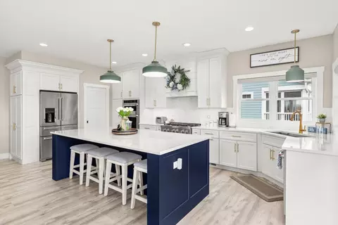Kitchen - 41 Great Loop Dr, Ottawa, IL 61350 photo 2 of 8
