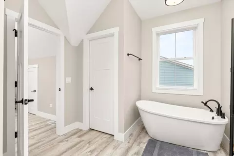 Entry Way - 41 Great Loop Dr, Ottawa, IL 61350 photo 8 of 9