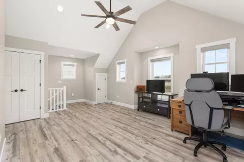Entry Way - 41 Great Loop Dr, Ottawa, IL 61350 photo 5 of 9