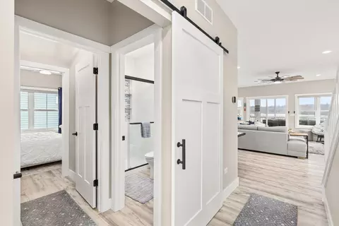 Entry Way - 41 Great Loop Dr, Ottawa, IL 61350 photo 3 of 9