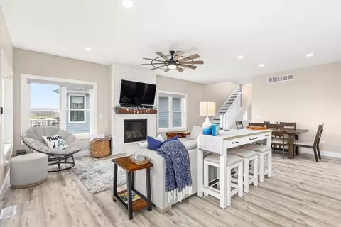Living - 41 Great Loop Dr, Ottawa, IL 61350 photo 1 of 5