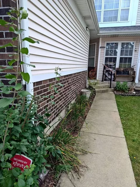 1503 Ashley Ct, Woodstock, IL 60098