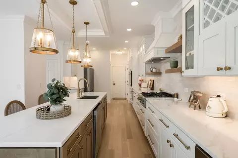 Kitchen - 6061 Delaney Dr #1, Hoffman Estates, IL 60192 photo 3 of 5