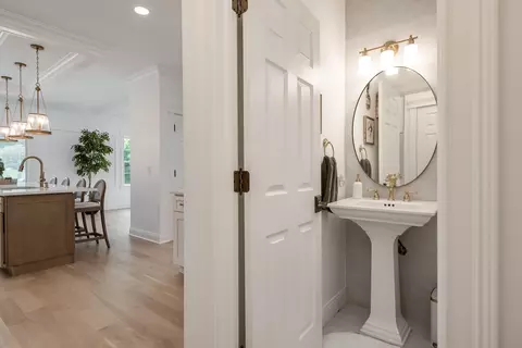 Entry Way - 6061 Delaney Dr #1, Hoffman Estates, IL 60192 photo 5 of 6