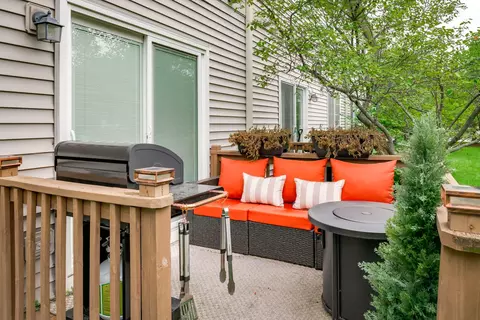 Exterior - 6061 Delaney Dr #1, Hoffman Estates, IL 60192 photo 3 of 5