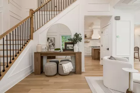 Entry Way - 6061 Delaney Dr #1, Hoffman Estates, IL 60192 photo 3 of 6