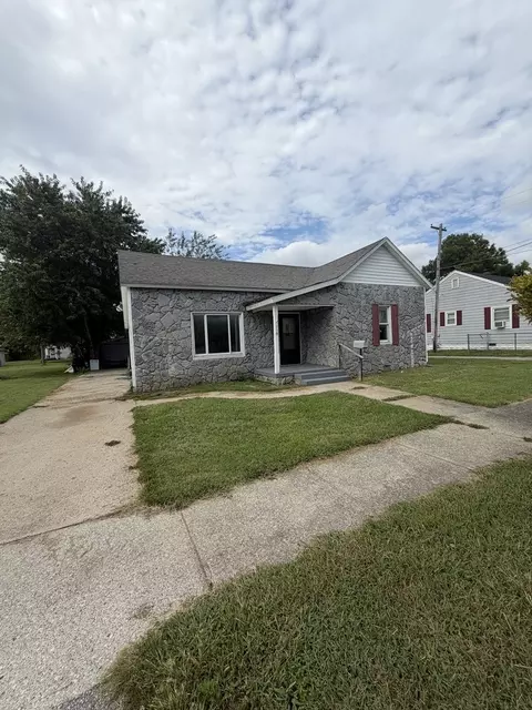 Exterior - 110 W Webb St, Carmi, IL 62821 photo 1 of 4