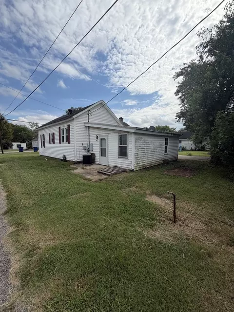 Exterior - 110 W Webb St, Carmi, IL 62821 photo 4 of 4