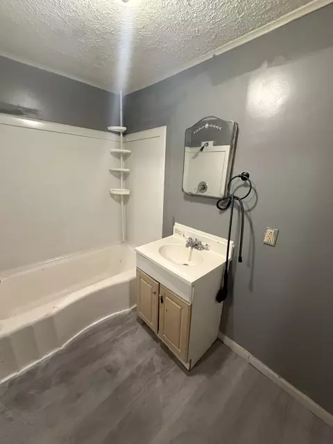 Bath - 110 W Webb St, Carmi, IL 62821 photo 1 of 2